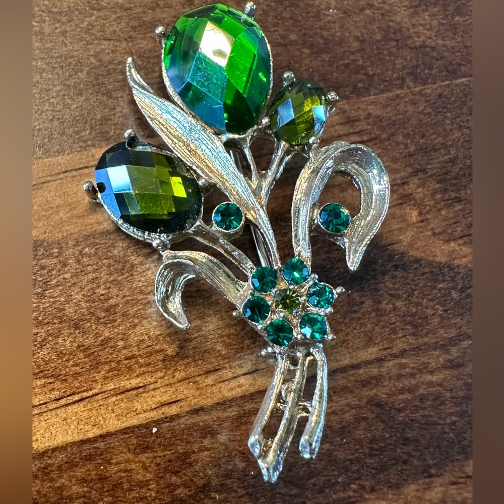 Vintage Gold Tone Green Rhinestone Brooch